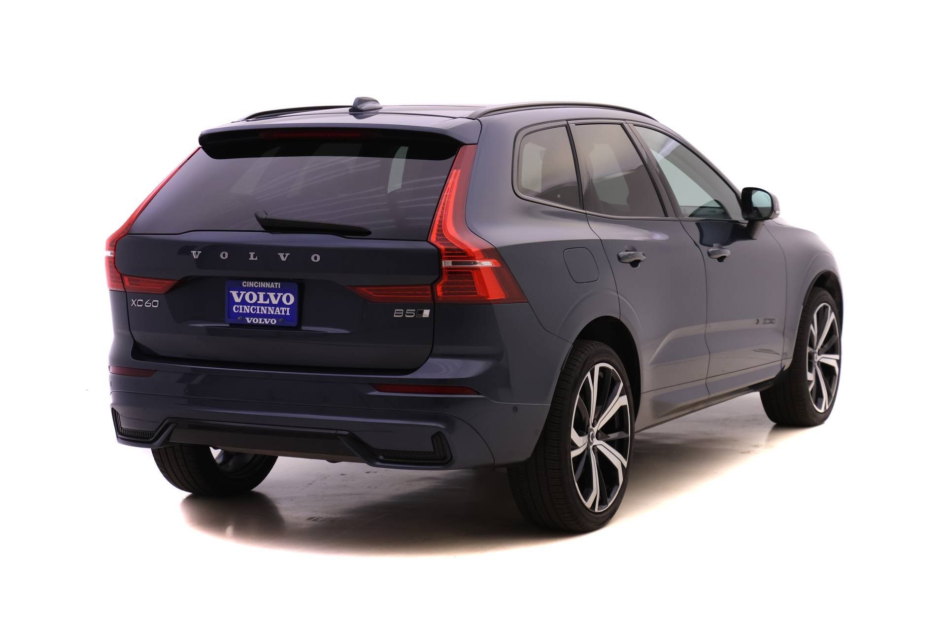 2023 Volvo XC60 B5 Ultimate photo 7