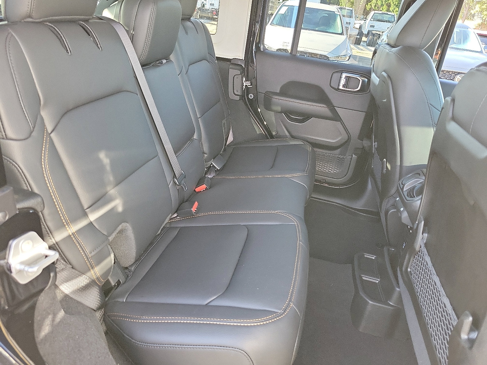 2025 Jeep Wrangler Sahara photo 17