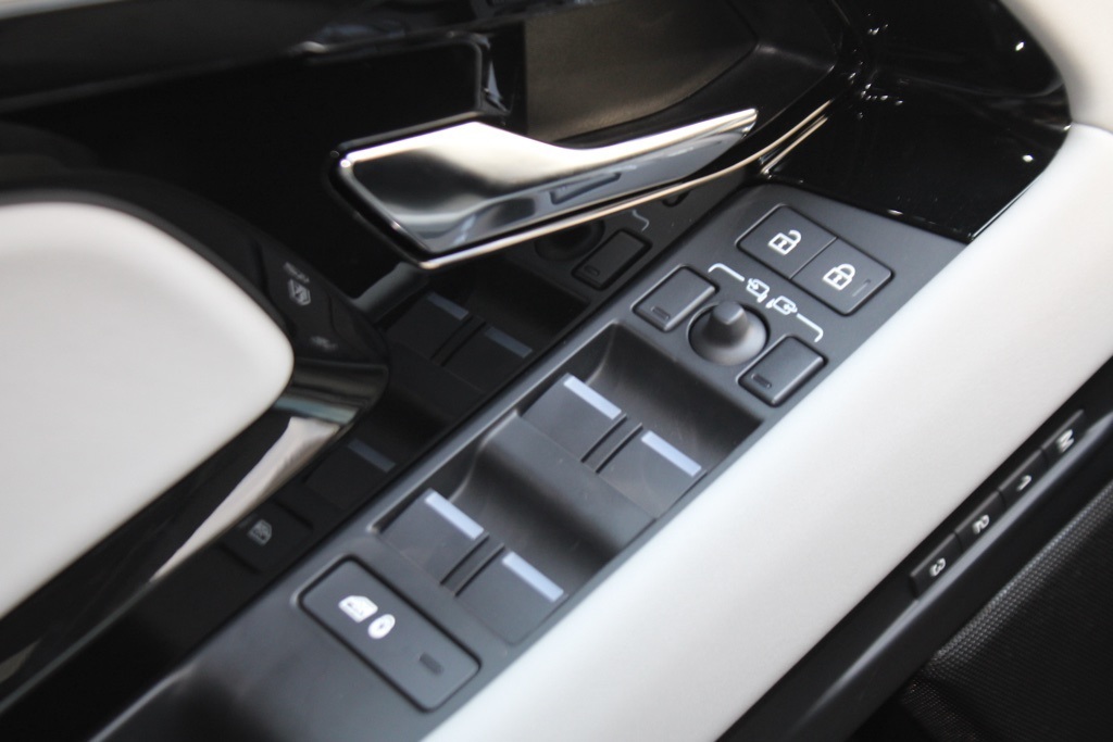 2026 Land Rover Range Rover Evoque S photo 11