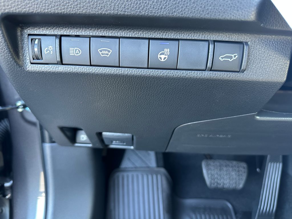 2025 Toyota RAV4 Hybrid XLE photo 21
