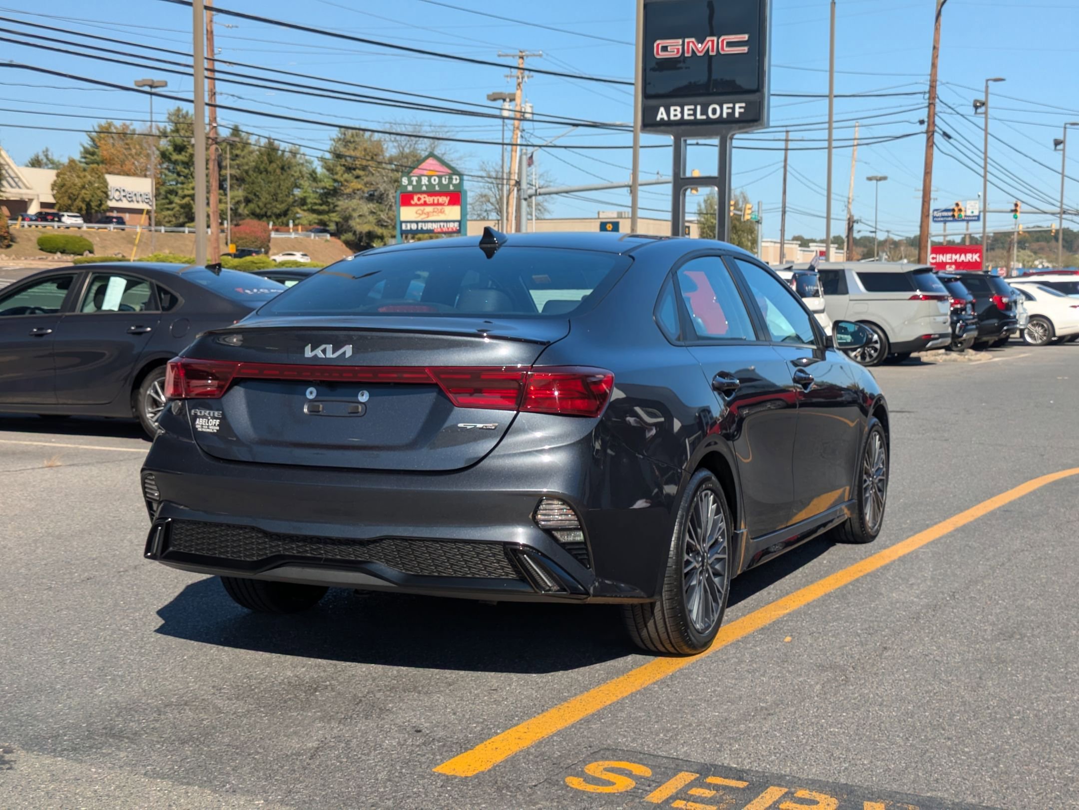 2023 Kia Forte GT-Line photo 4