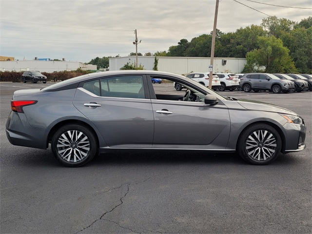 2024 Nissan Altima 2.5 SV photo 2