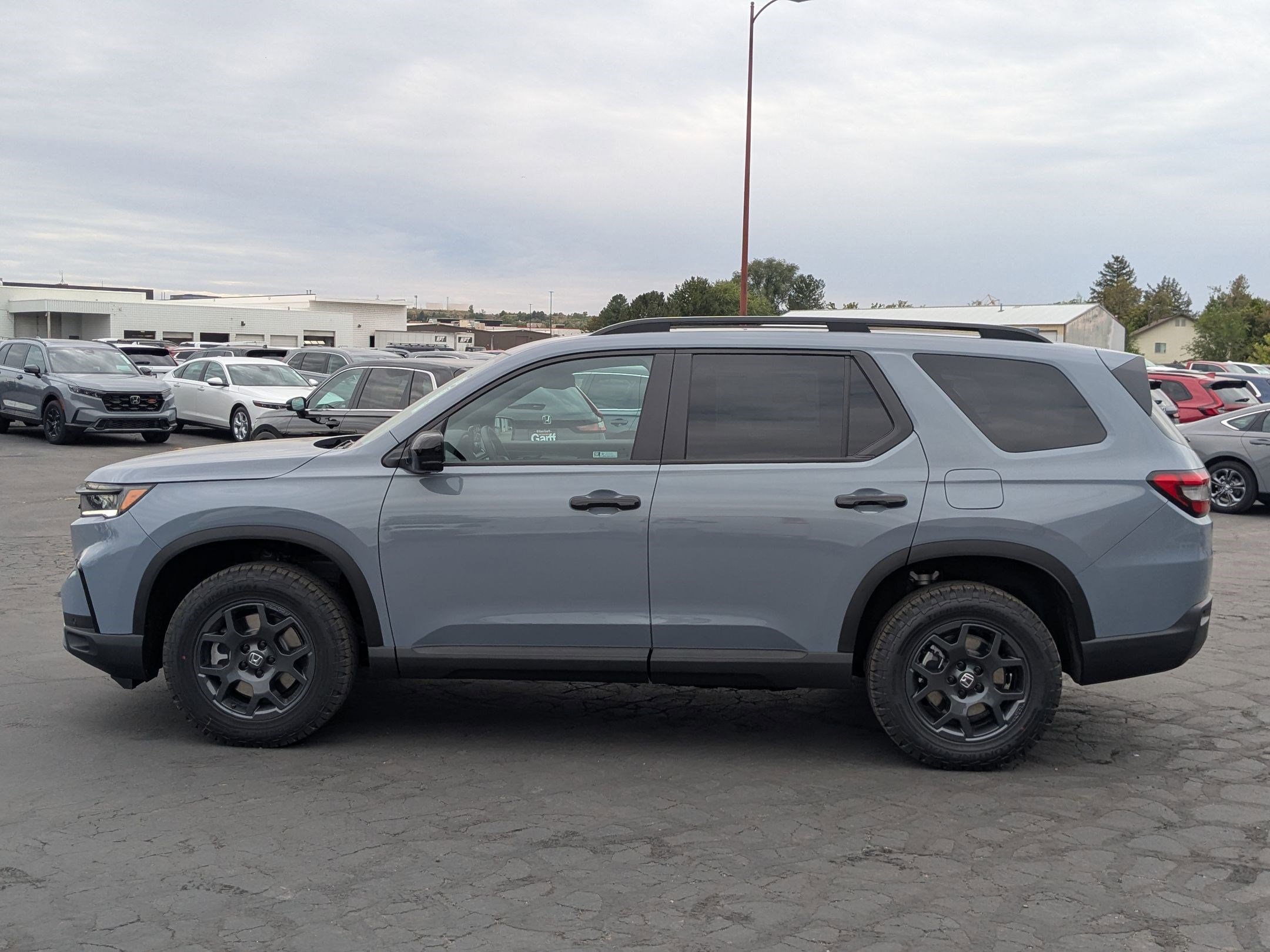 2025 Honda Pilot TrailSport photo 6