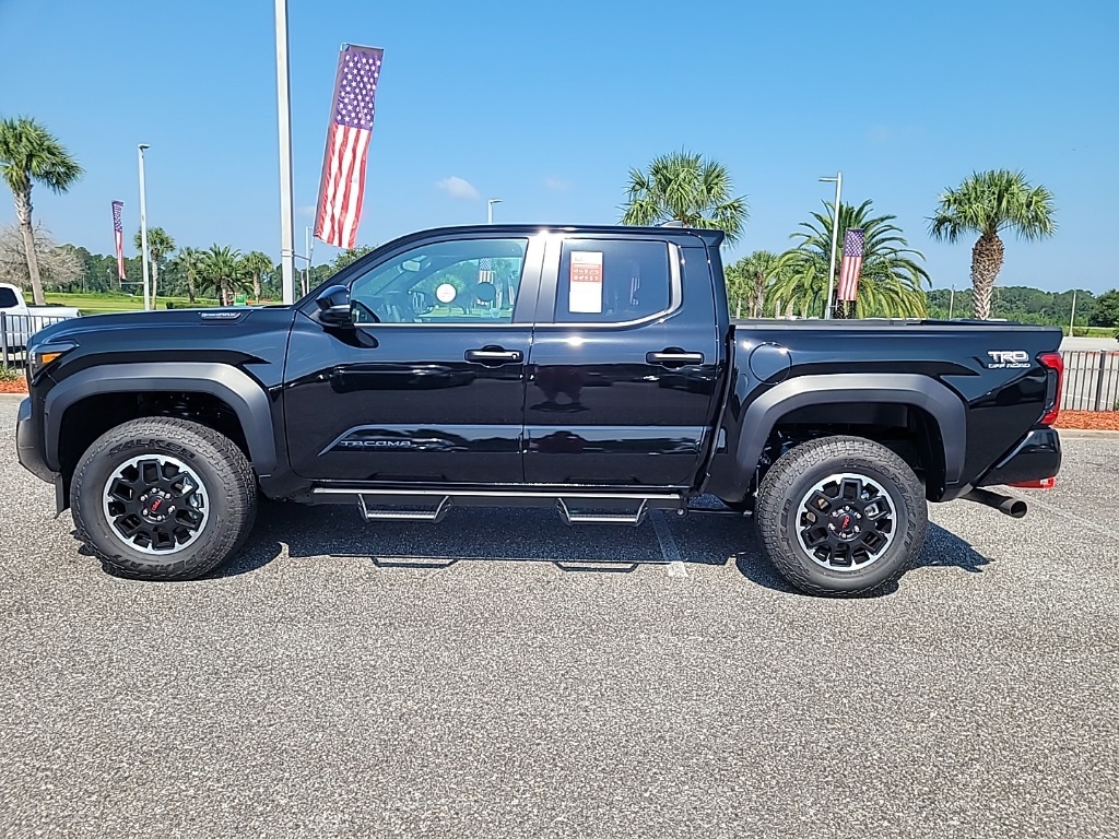 2024 Toyota Tacoma TRD Off-Road photo 2