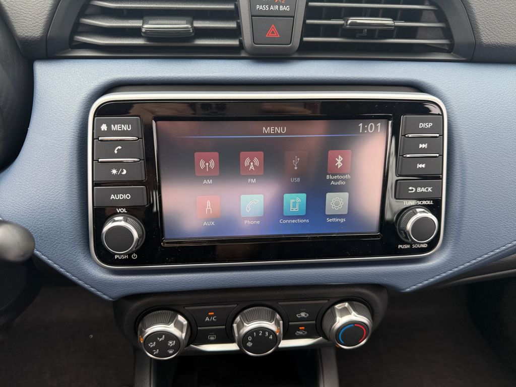 2025 Nissan Versa 1.6 SV photo 17