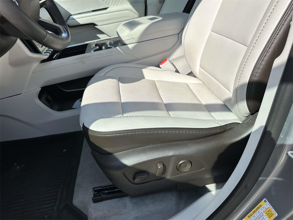 2024 Gmc Acadia Denali photo 13