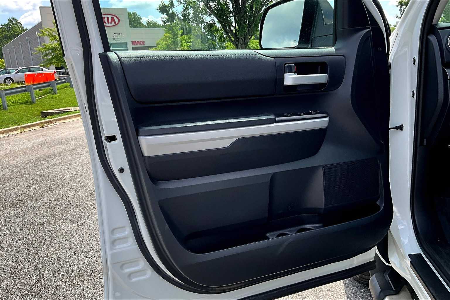 2018 Toyota Tundra SR5 CrewMax photo 19
