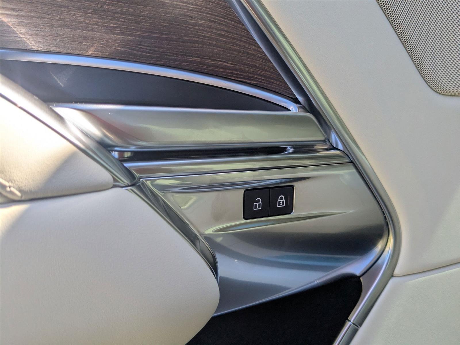 2025 Land Rover Range Rover SE photo 21