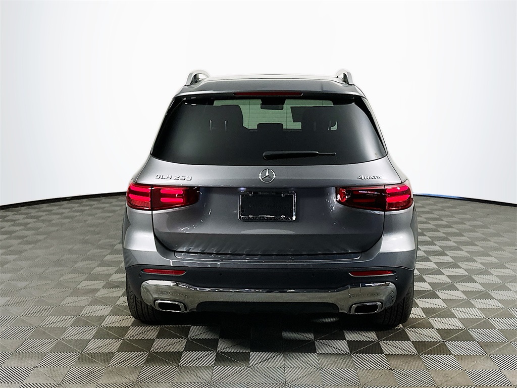2026 Mercedes Benz GLB 250 4MATIC photo 2