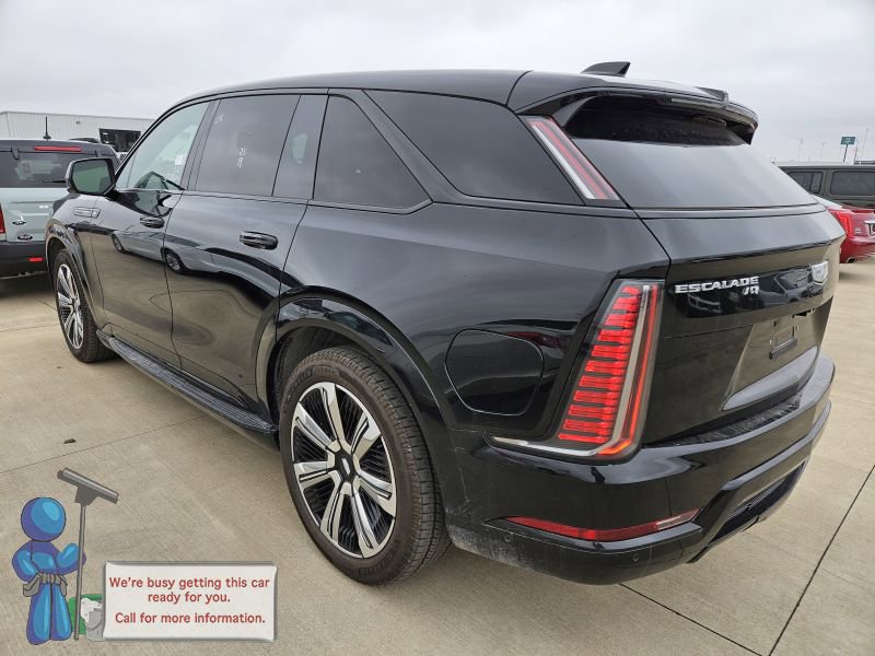 2025 Cadillac Escalade IQ Luxury photo 2