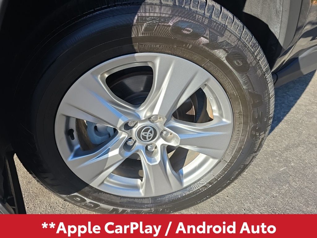 2023 Toyota RAV4 XLE photo 2