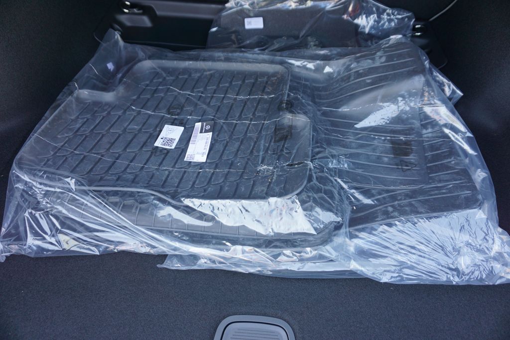 2025 Mercedes Benz C 300 photo 64
