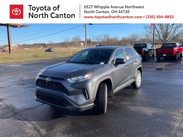 2025 Toyota RAV4 LE's photo