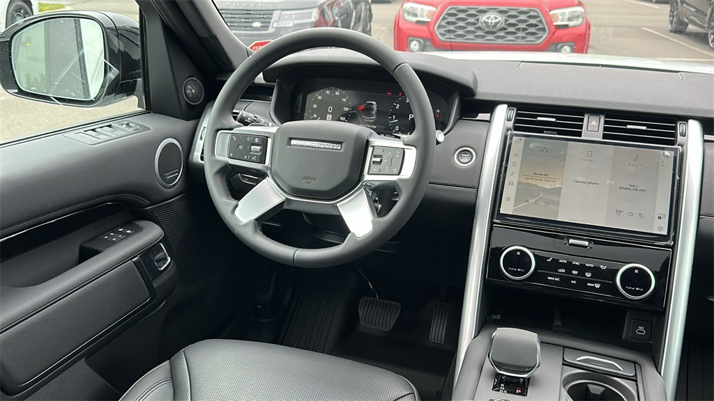 2025 Land Rover Discovery S photo 22