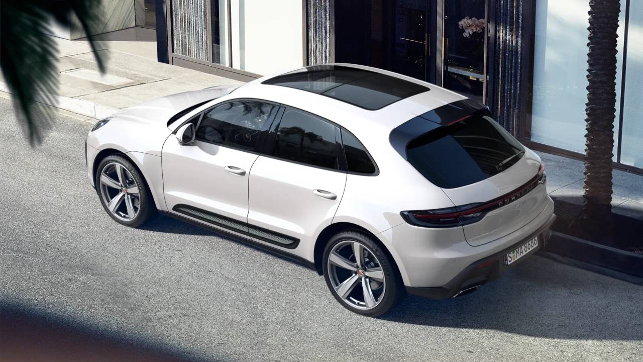 2025 Porsche Macan T photo 4