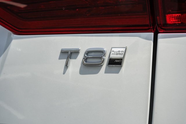 2026 Volvo XC60 Hybrid T8 photo 7