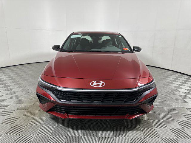 2025 Hyundai Elantra SEL Sport photo 2