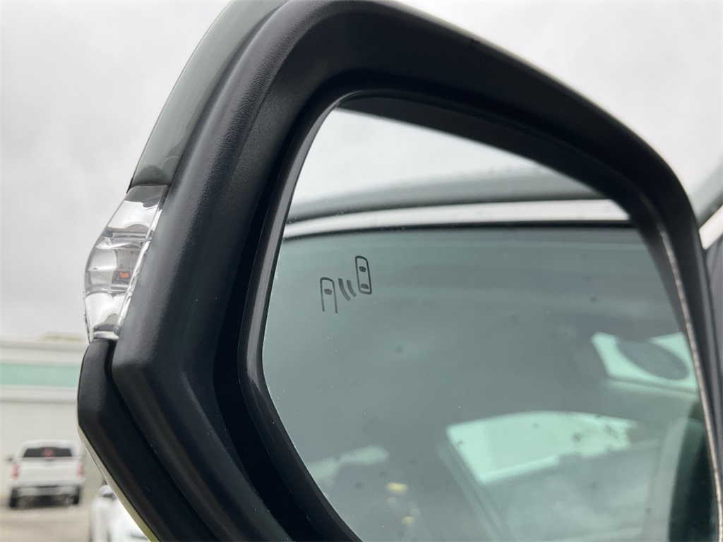 2023 Toyota RAV4 XLE photo 23