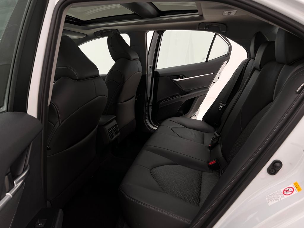 2018 Toyota Camry XSE photo 17