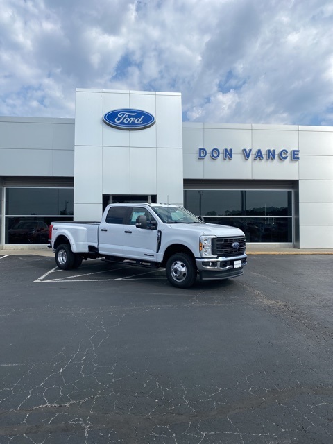 2026 Ford F-350 Super Duty XL's photo