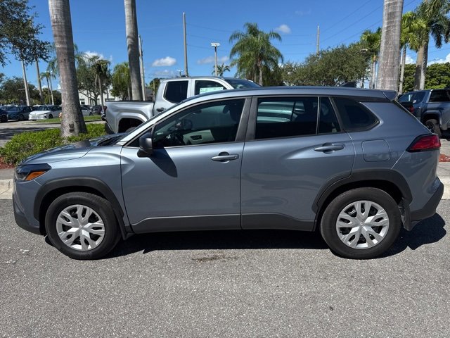 2024 Toyota Corolla Cross L photo 2