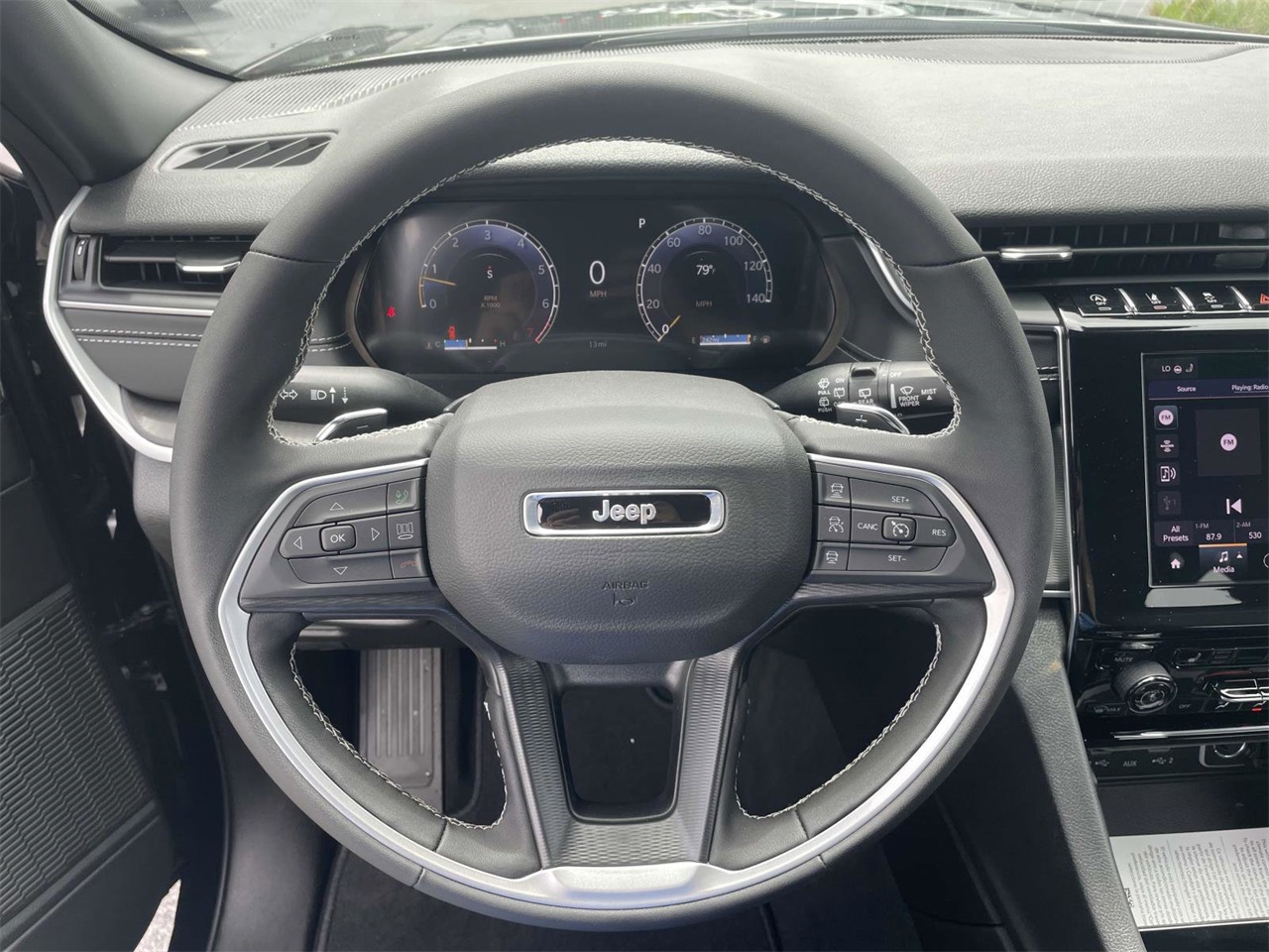 2025 Jeep Grand Cherokee Laredo photo 26