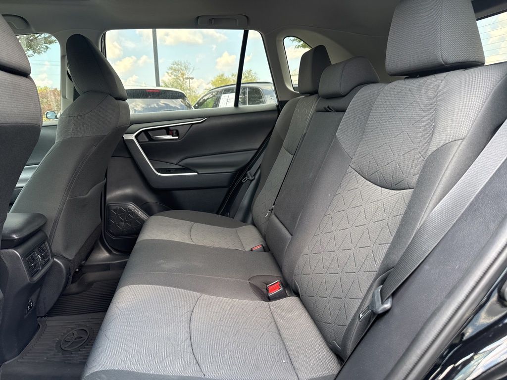 2021 Toyota RAV4 XLE photo 23