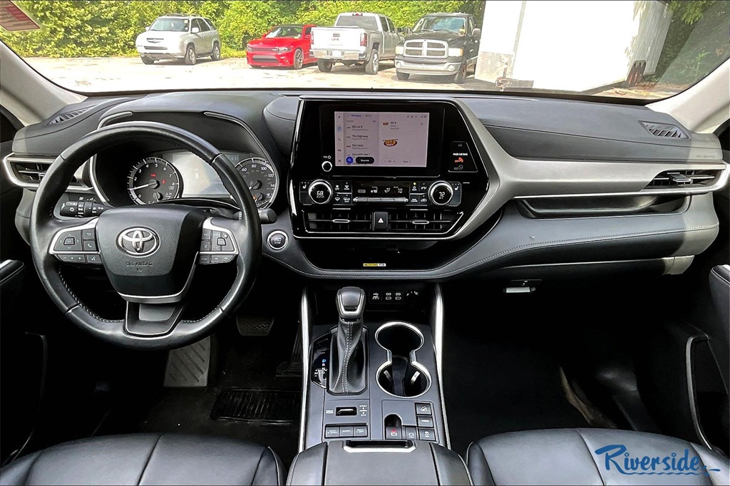 2023 Toyota Highlander XLE photo 3