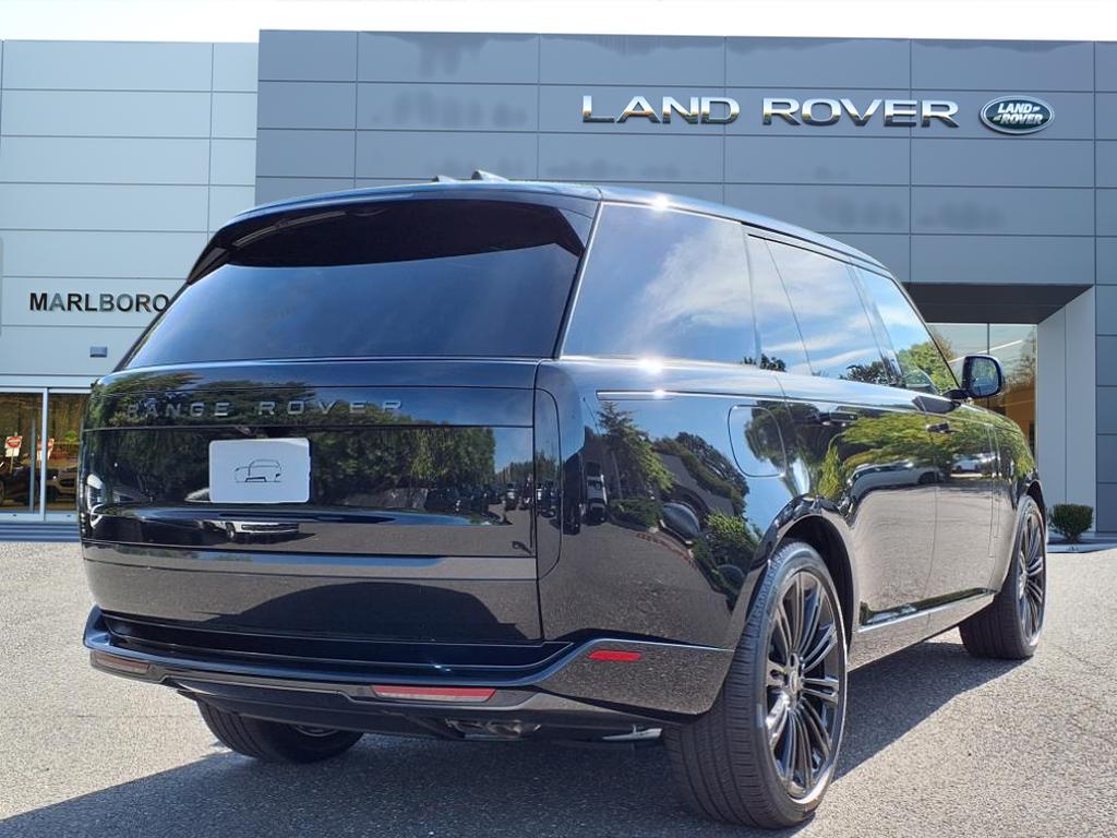 2025 Land Rover Range Rover SE photo 2