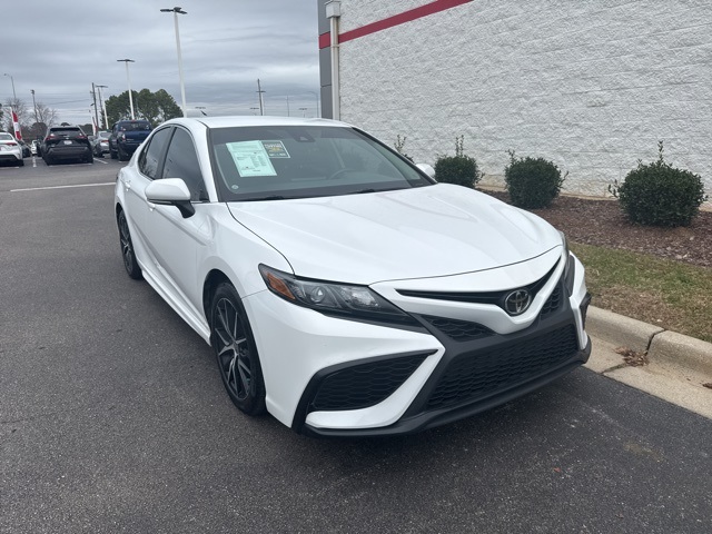 2023 Toyota Camry SE's photo