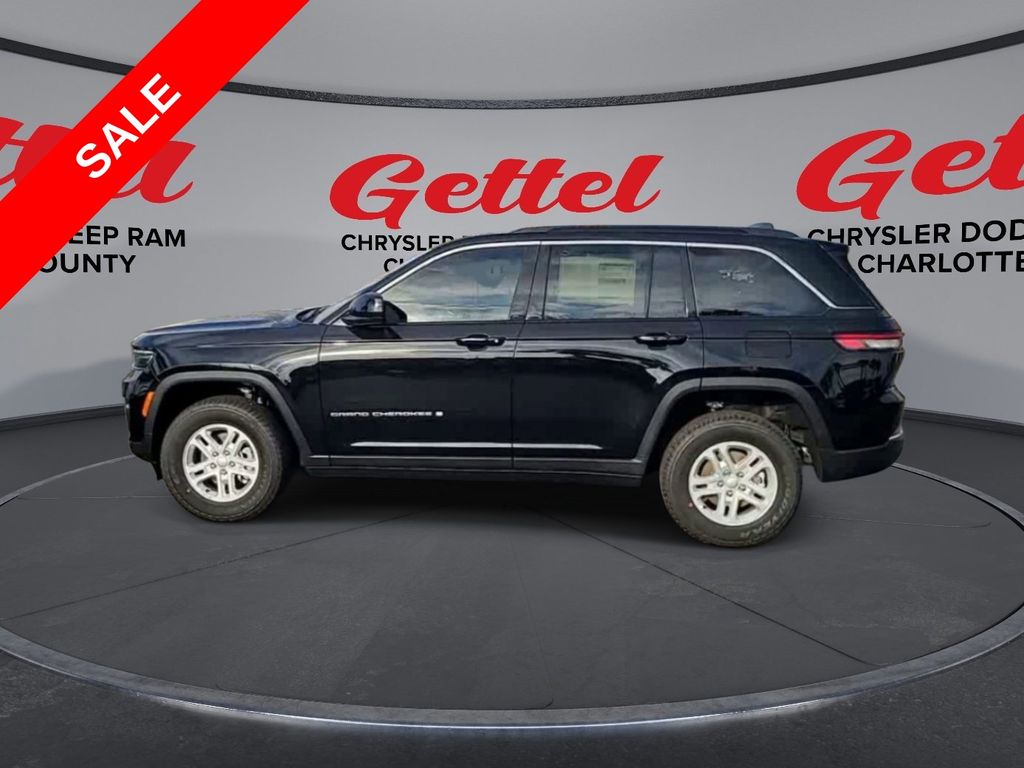2025 Jeep Grand Cherokee Laredo Altitude photo 6