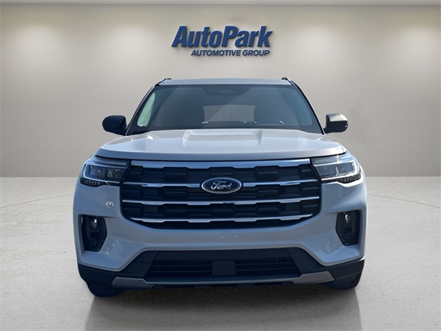 2025 Ford Explorer photo 2