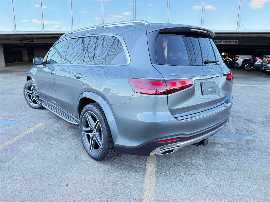 2026 Mercedes Benz GLS 450 4MATIC photo 4