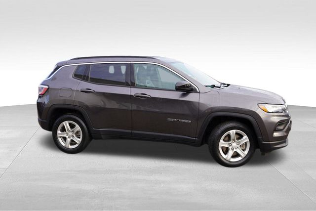 2024 Jeep Compass Latitude photo 3