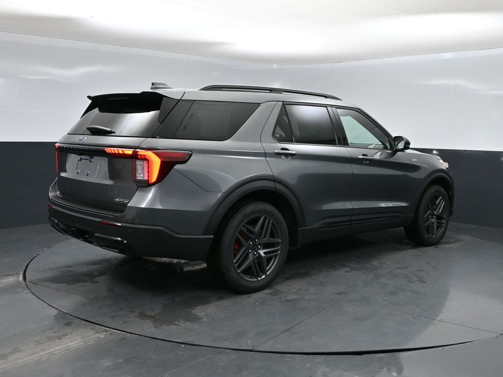 2026 Ford Explorer ST-Line photo 2