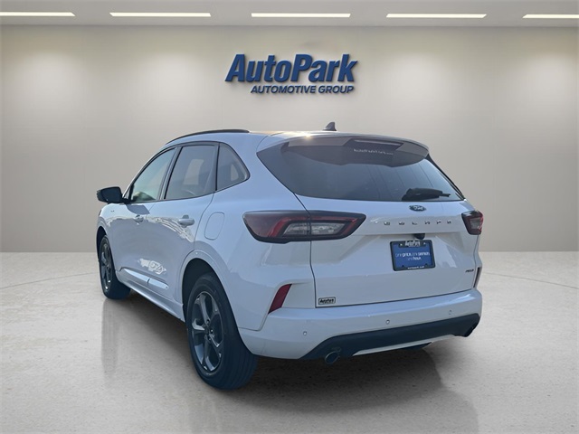 2023 Ford Escape ST-Line photo 4