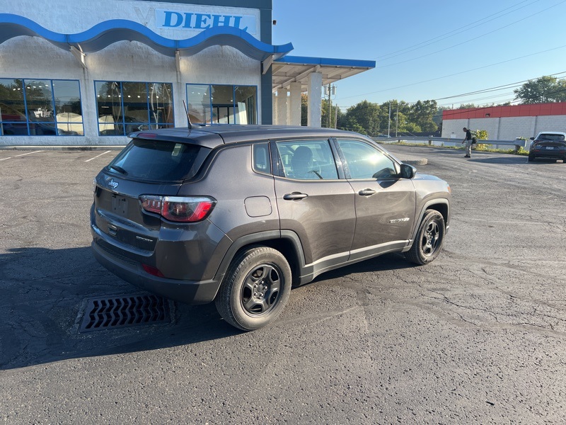 2018 Jeep Compass Sport photo 2