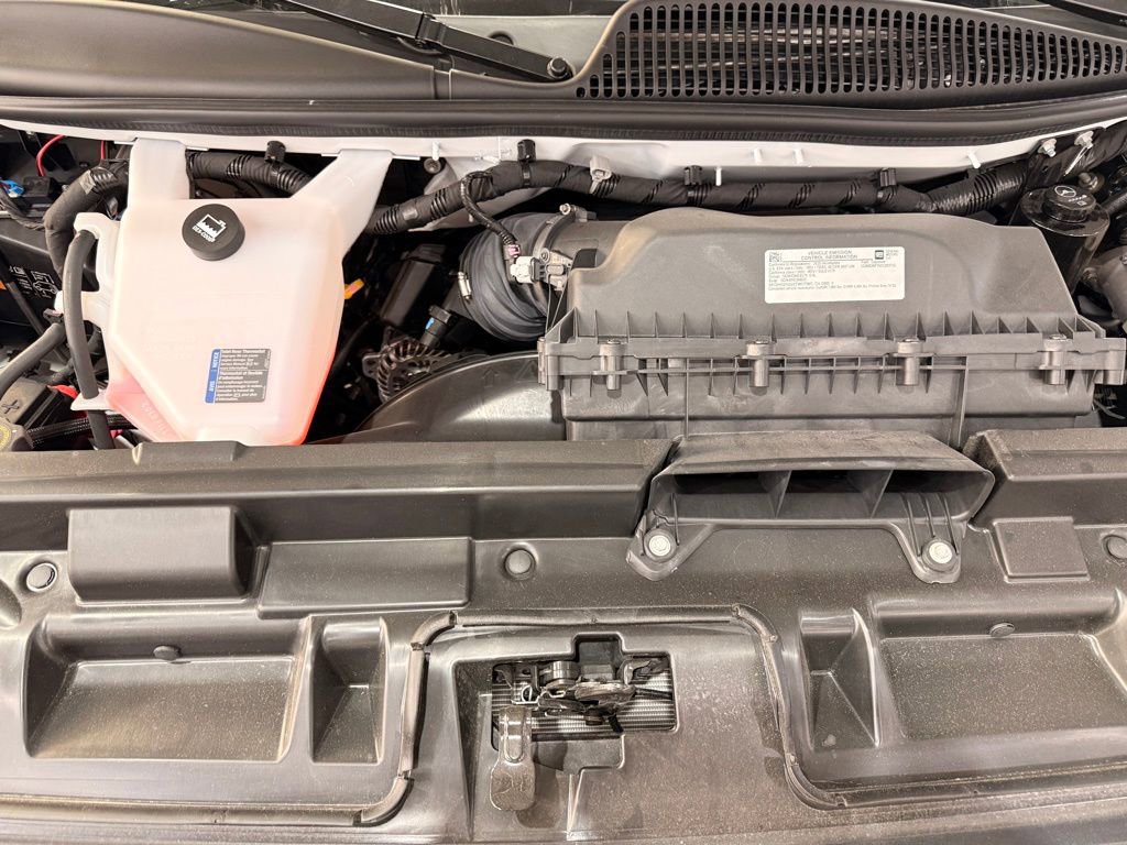 2025 Chevrolet Express 3500 Work Van Cutaway photo 3