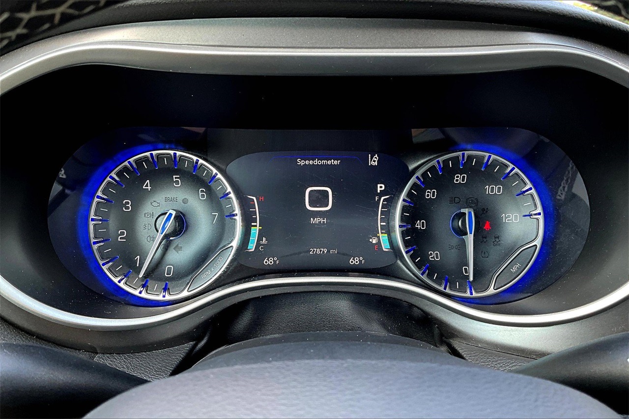 2024 Chrysler Pacifica Touring L photo 9