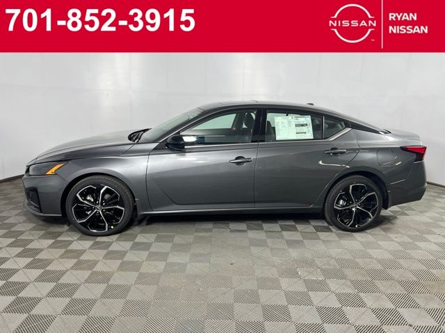 2025 Nissan Altima 2.5 SR photo 8