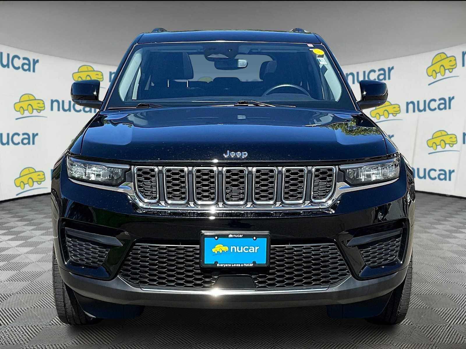 2022 Jeep Grand Cherokee Laredo photo 2