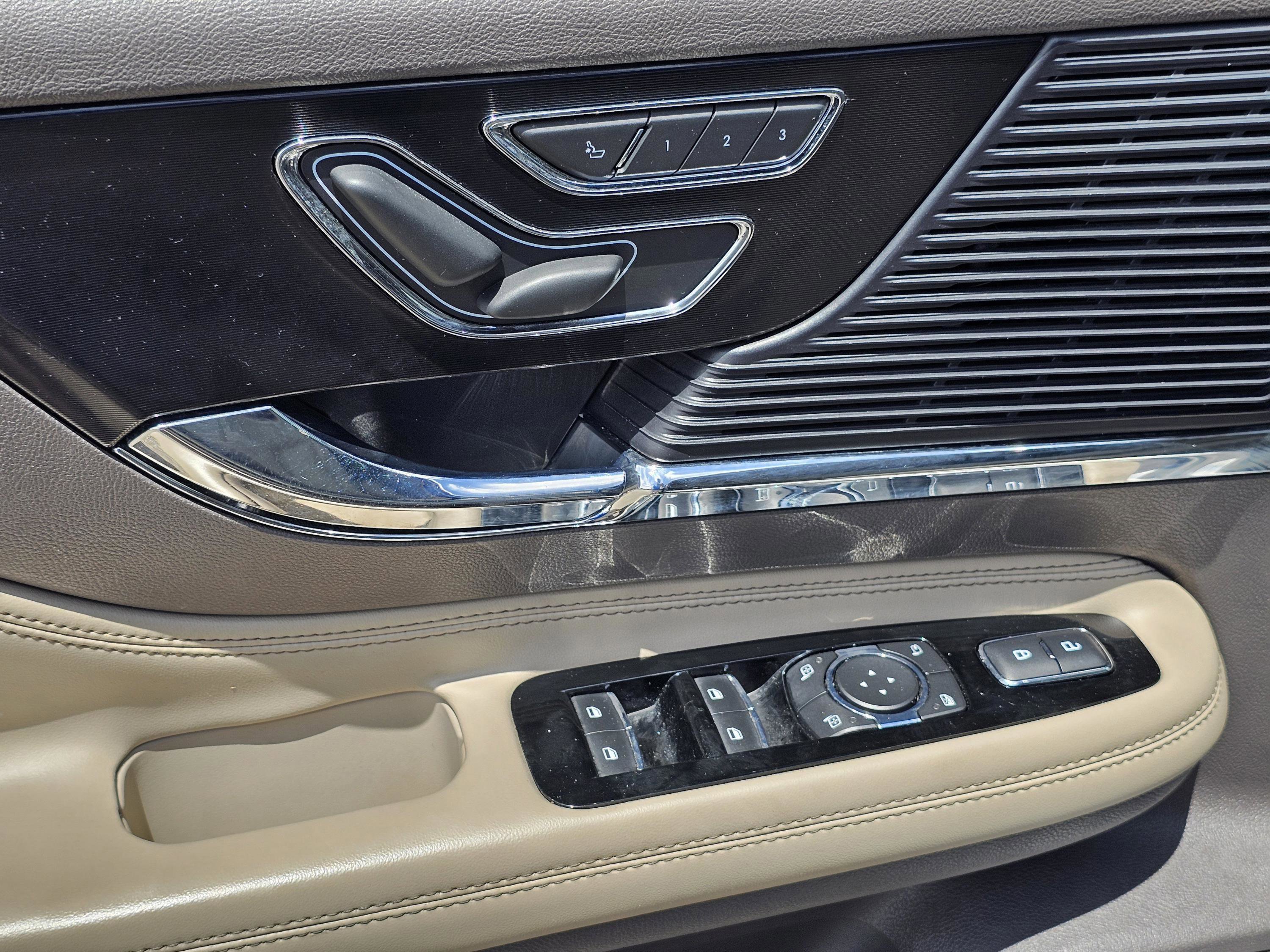 2021 Lincoln Corsair Standard photo 10