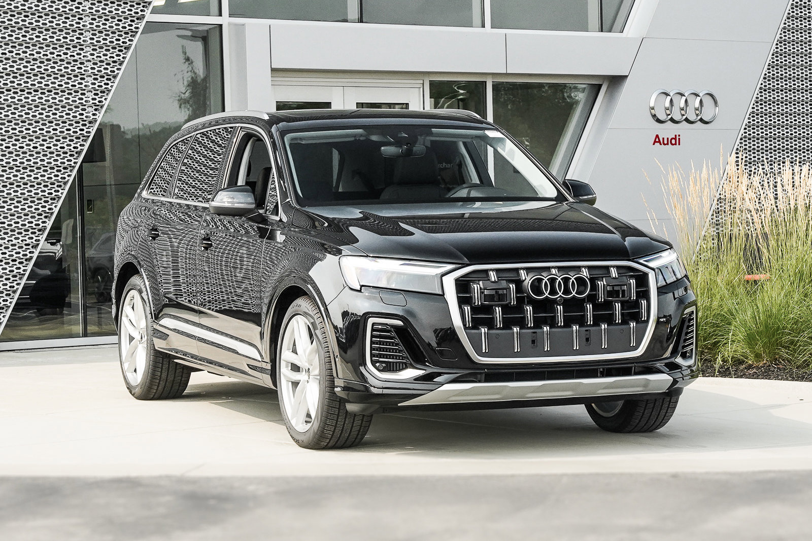 2025 Audi Q7 Premium Plus photo 2