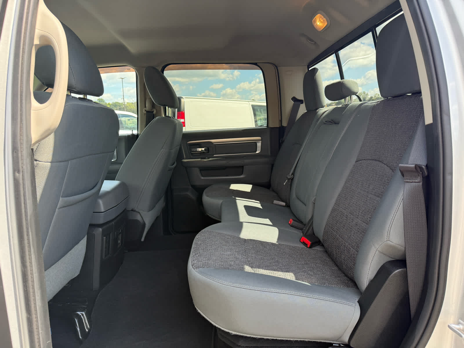 2016 Ram 1500 Big Horn photo 4