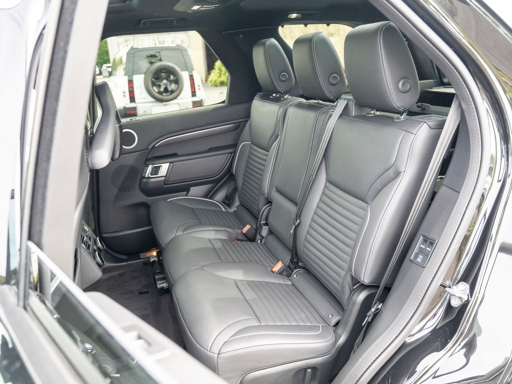 2024 Land Rover Discovery Metropolitan Edition photo 29