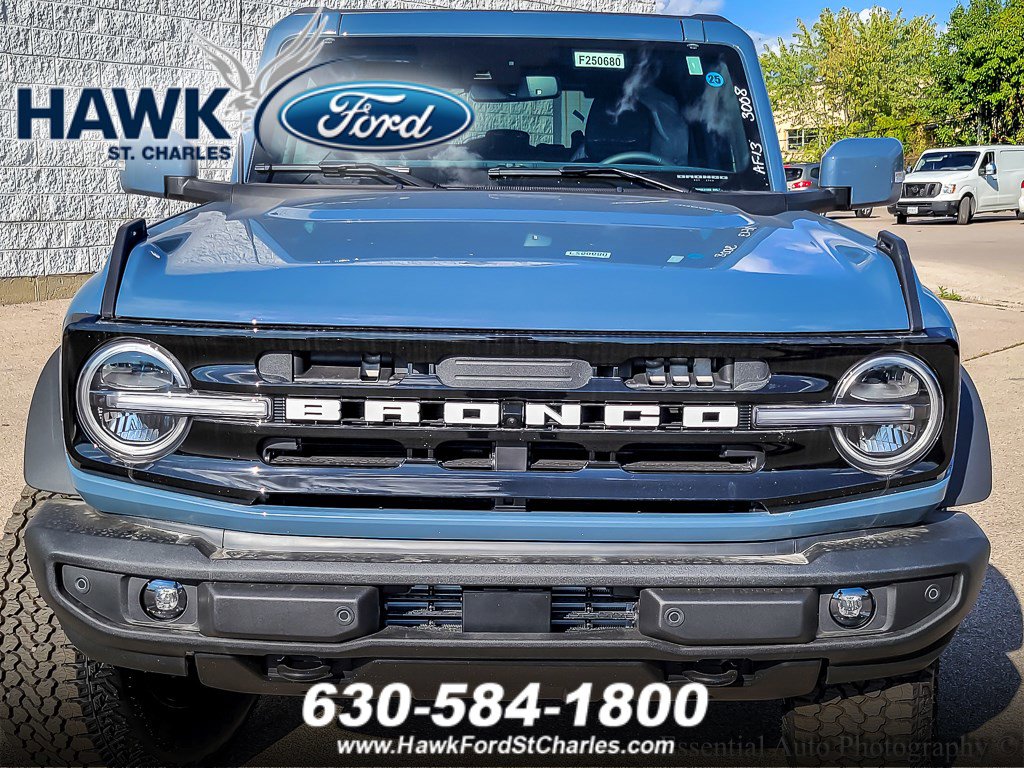 2025 Ford Bronco Outer Banks photo 3