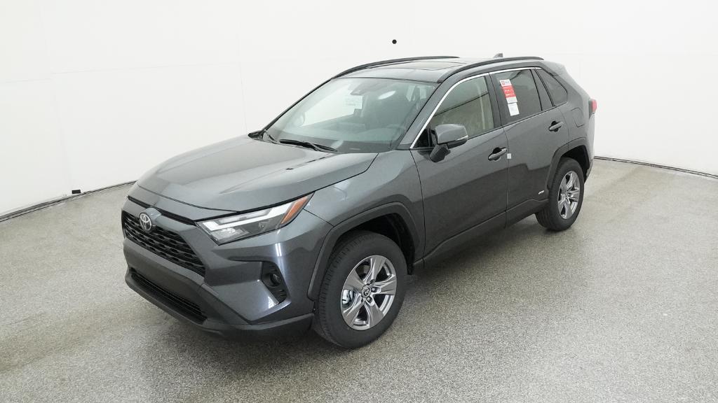 2025 Toyota RAV4 XLE's photo