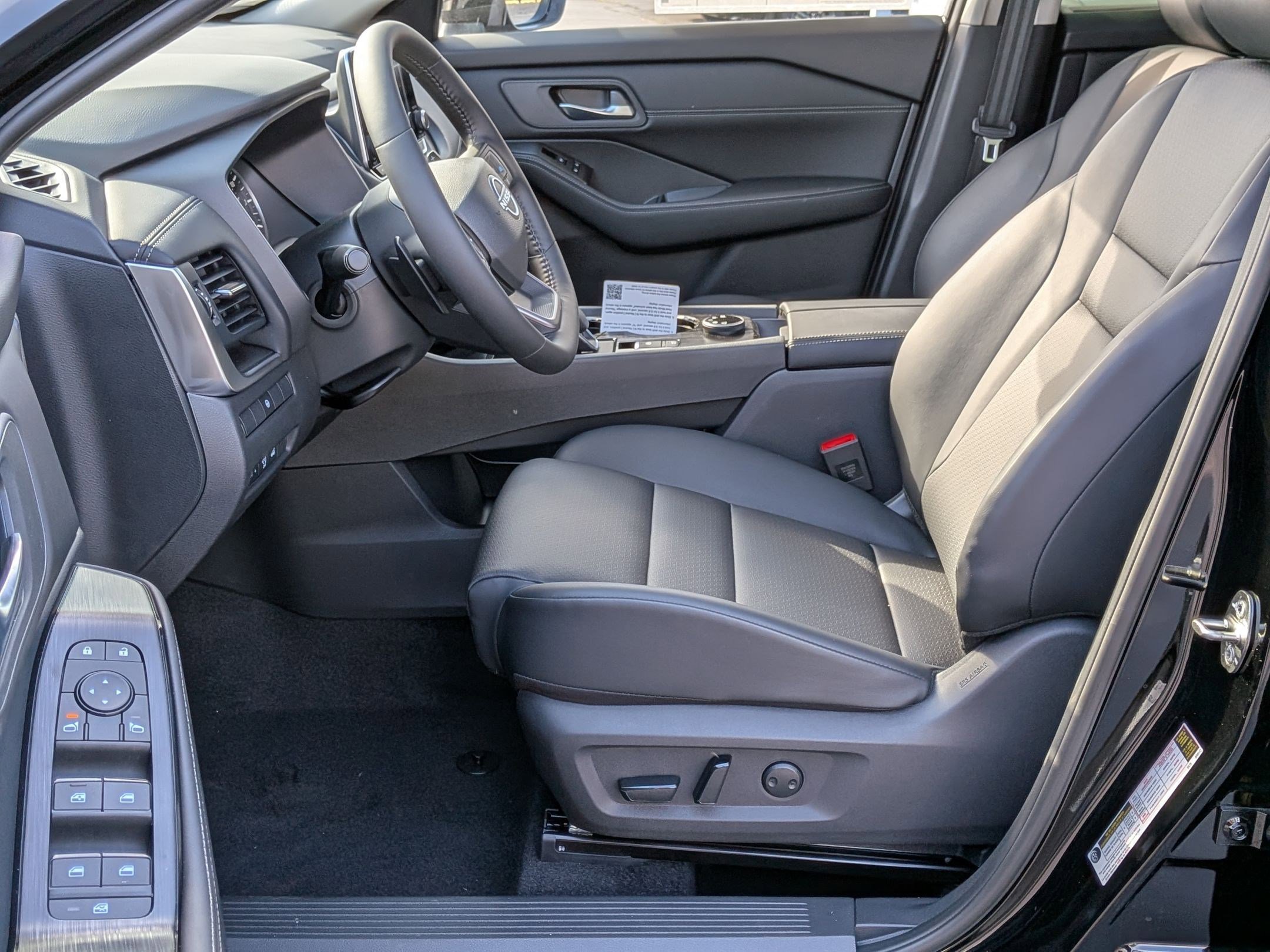 2026 Nissan Rogue SV photo 9