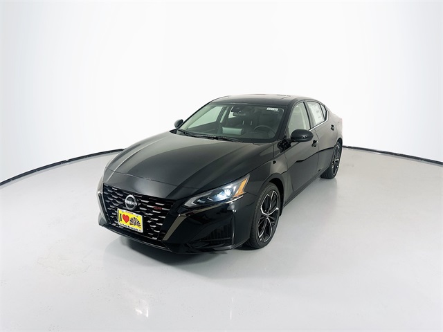 2025 Nissan Altima 2.5 SR photo 4