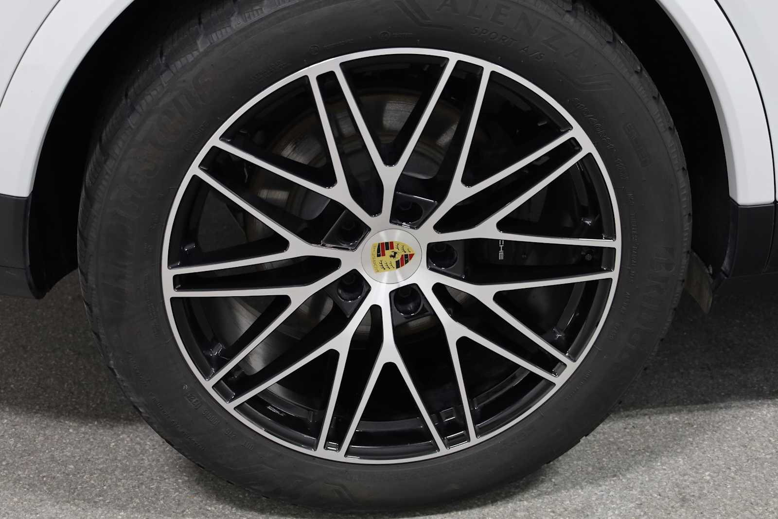 2024 Porsche Cayenne Coupe photo 31